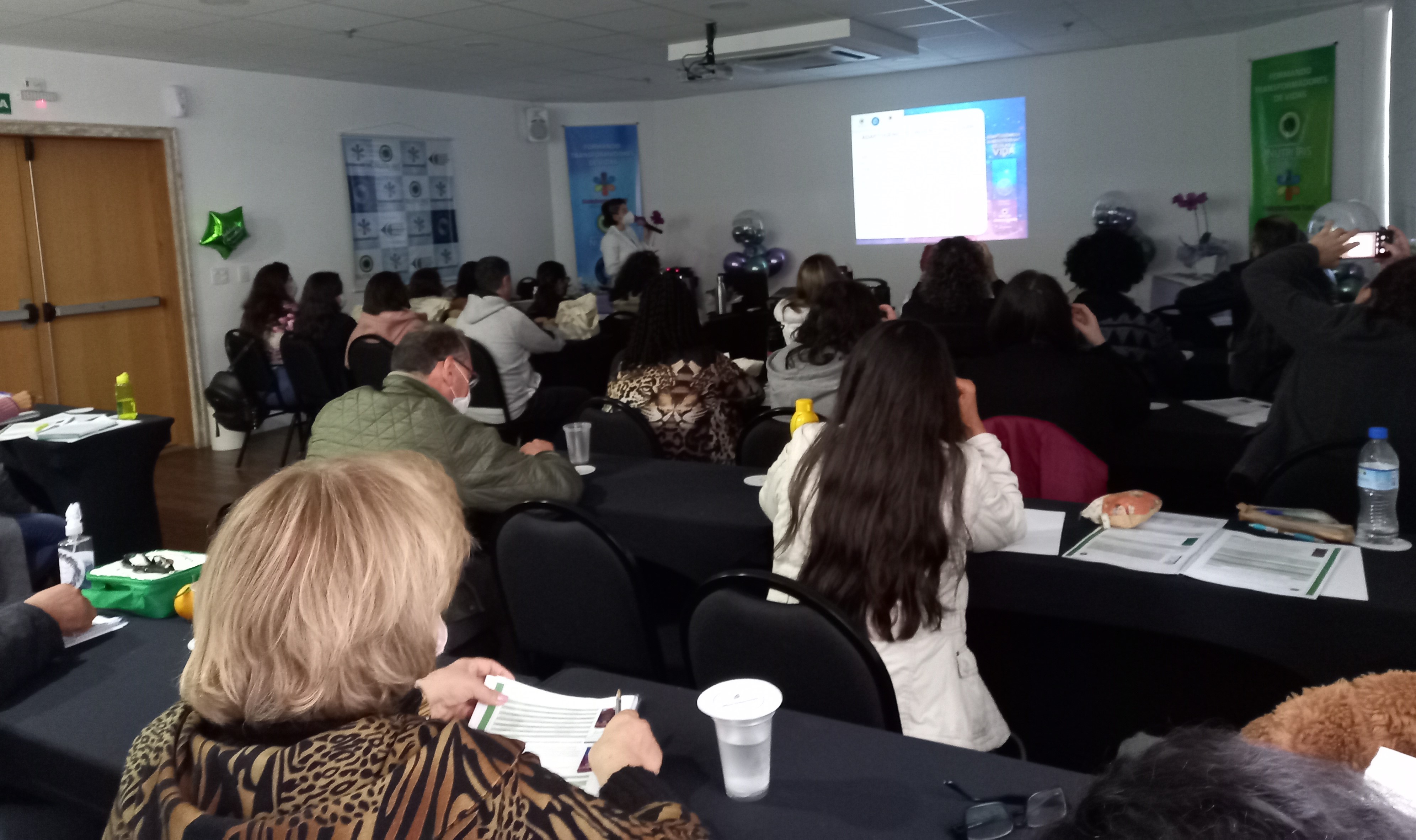 foto palestrando curso2.jpg